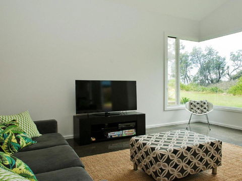 Farrant House Modern & Contemporary - Nambucca Heads Accommodation 1