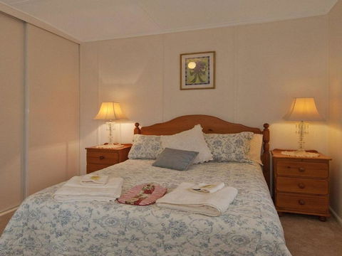 Hollyoak Cottage Delightful Ducks & Doileys! - Nambucca Heads Accommodation 1