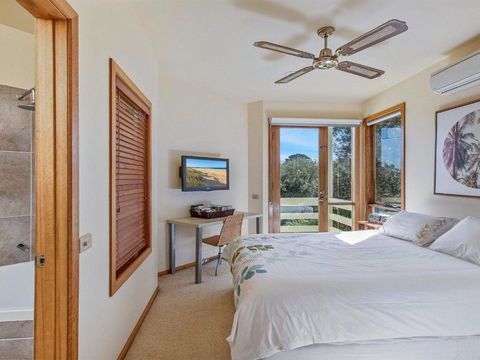 Maldas Retreat Air Con Fireplace & Outdoor Spa - Nambucca Heads Accommodation 6