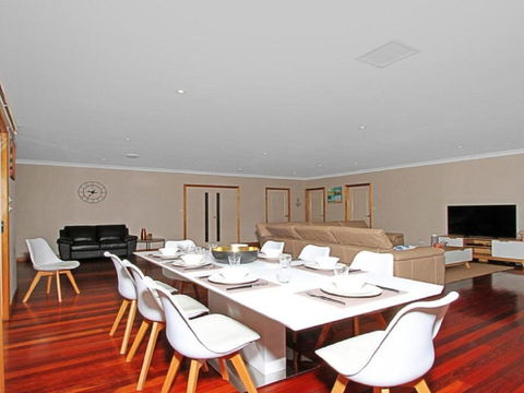 Sandlewood Breeze Spacious Entertainer - Nambucca Heads Accommodation 2