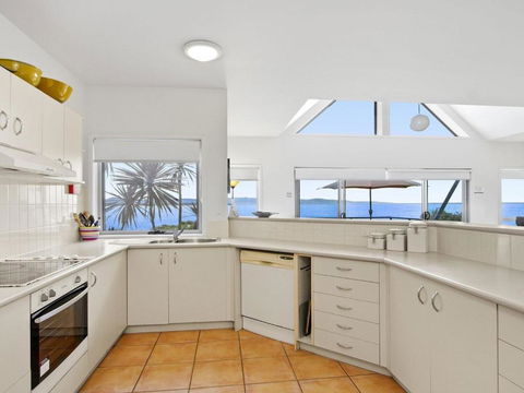 Tilbury Breeze Ocean Views Comfort & Style - Nambucca Heads Accommodation 5