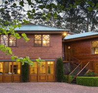 Treetops elegant inviting designer cedar home - Nambucca Heads Accommodation