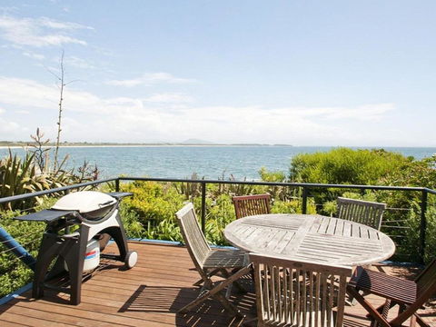 Villa Mer Stylish Waterfront Accommodation - Nambucca Heads Accommodation 3