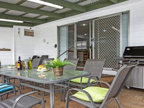 Whispering Waves Relaxing Beach House - Nambucca Heads Accommodation 4