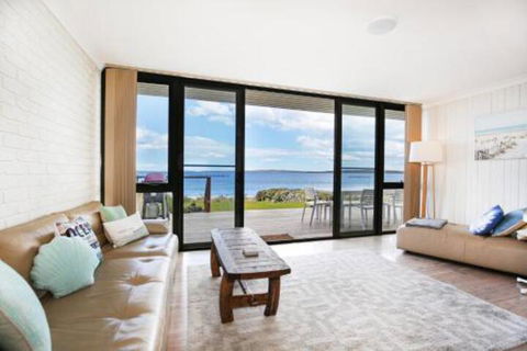 Azure Absolute Beachfront Pet Friendly - Nambucca Heads Accommodation 7
