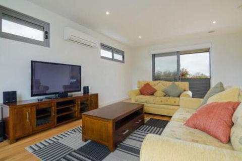 PIER 55 DROMANA... - Nambucca Heads Accommodation 6