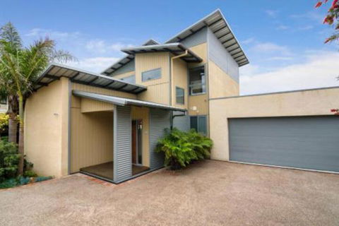 PIER 55 DROMANA... - Nambucca Heads Accommodation 4