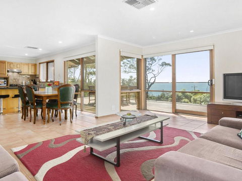 VIEWS At MCCRAE..... - Nambucca Heads Accommodation 1