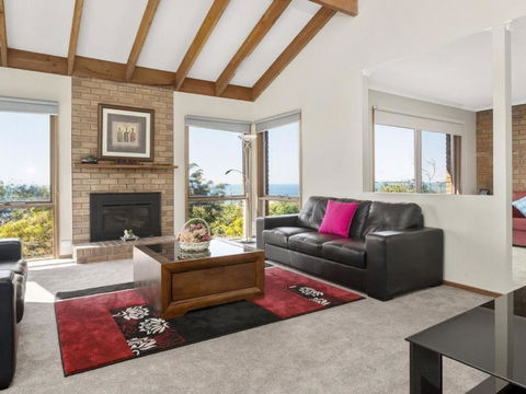 VIEWS At MCCRAE..... - Nambucca Heads Accommodation 6