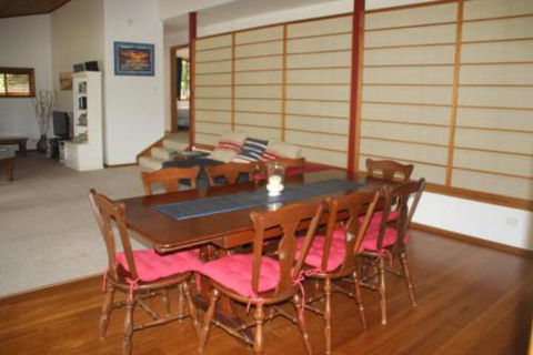 LIZ LAKE - Nambucca Heads Accommodation 7