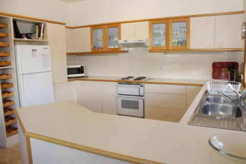 LIZ LAKE - Nambucca Heads Accommodation 6
