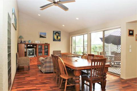 BEACHSIDE VILLA 2 - Nambucca Heads Accommodation 0