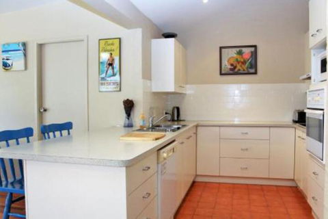 BEACHSIDE VILLA 2 - Nambucca Heads Accommodation 2
