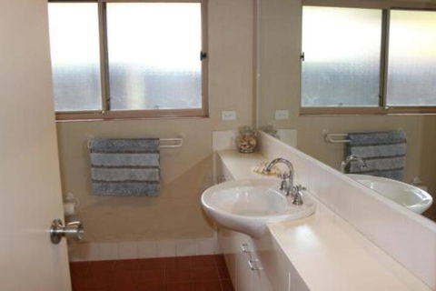 BEACHSIDE VILLA 2 - Nambucca Heads Accommodation 5