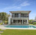 WATERFRONT HOME BORDERING MOOLOOLABA - Nambucca Heads Accommodation