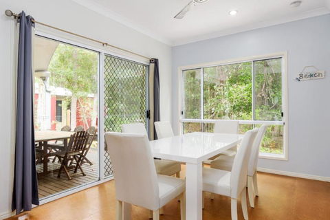 6 Ibis Court Modern Tropical Family Home With Inground Swimming Pool & Outdoor Entertaining Area - Nambucca Heads Accommodation 2