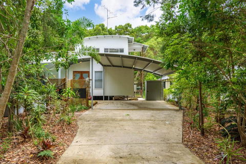 6 Ibis Court Modern Tropical Family Home With Inground Swimming Pool & Outdoor Entertaining Area - Nambucca Heads Accommodation 6