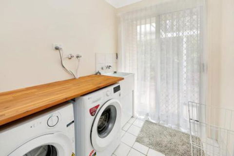 Hook Wine & Sinker Hervey Bay - Nambucca Heads Accommodation 2