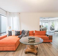 ULTRA SPACIOUS STYLISH HOME in PRESTONS SYDNEY - Nambucca Heads Accommodation