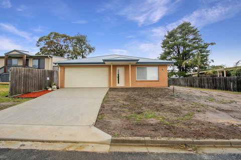 V & V Family Dream Away - Nambucca Heads Accommodation 1