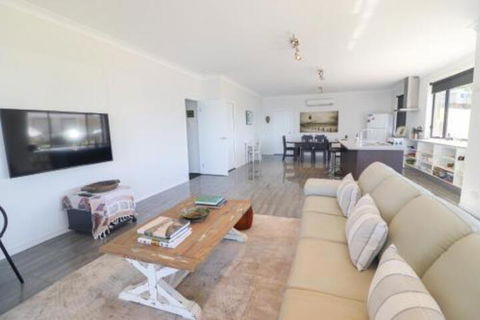 Elysium Lakehouse - Nambucca Heads Accommodation 7