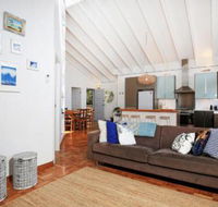 Balena at Culburra Pet Friendly 1 Min Walk to Beach - Nambucca Heads Accommodation