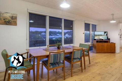 Retro Groovy Pad Pt Elliot - Nambucca Heads Accommodation 2