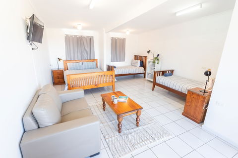 Penneshaw Beach Stay - Nambucca Heads Accommodation 4