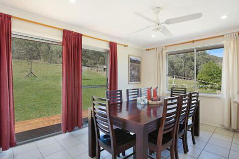 Rosa Estate In Broke Two 3br House In Walking Distance To Cellar Doors - Nambucca Heads Accommodation 2