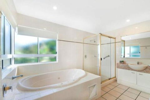 2 Bedroom Alex Unit Ocean Pool & Park Views - Nambucca Heads Accommodation 4
