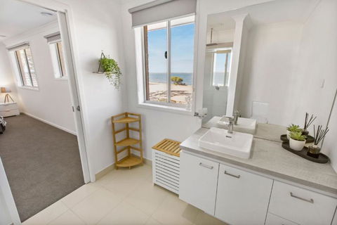 Captains Hideaway Jetty Berth & Pet Friendly - Nambucca Heads Accommodation 2