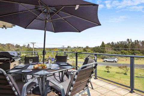 SunRay On Orama Spacious With Great Views - Nambucca Heads Accommodation 3