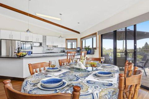 SunRay On Orama Spacious With Great Views - Nambucca Heads Accommodation 2