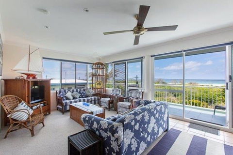Home Away From Home With Sweeping Ocean Views Unit 12 60 Peregian Esplanade - Nambucca Heads Accommodation 6