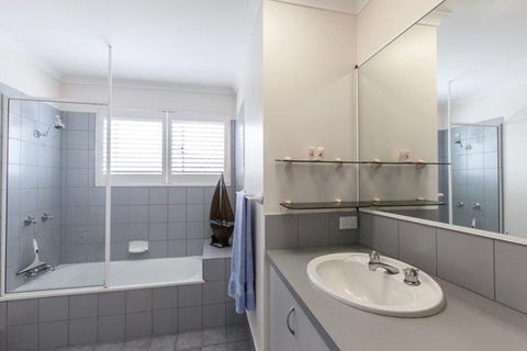 Home Away From Home With Sweeping Ocean Views Unit 12 60 Peregian Esplanade - Nambucca Heads Accommodation 3
