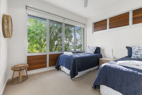Sunshine Beach Self Contained Unit Beach Views Unit 2 Elouera 44 Elanda Street - Nambucca Heads Accommodation 3