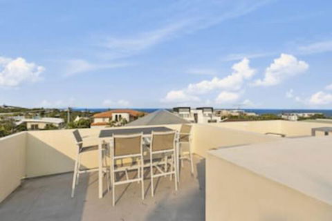 Sunshine Beach Self Contained Unit Beach Views Unit 2 Elouera 44 Elanda Street - Nambucca Heads Accommodation 0