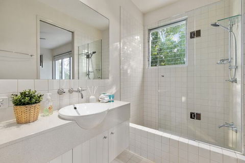 Sunshine Beach Self Contained Unit Beach Views Unit 2 Elouera 44 Elanda Street - Nambucca Heads Accommodation 6