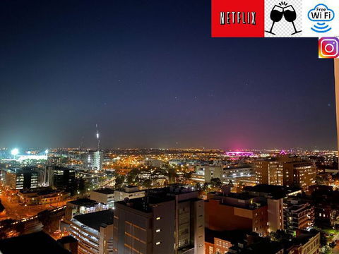 LOCATION LOCATION CITY VIEWS NETFLIX WIFI WINE - Nambucca Heads Accommodation 2
