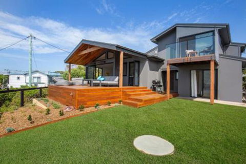 Seaview Pet Friendly With Stunning Views 1 Min To Beach - Nambucca Heads Accommodation 5