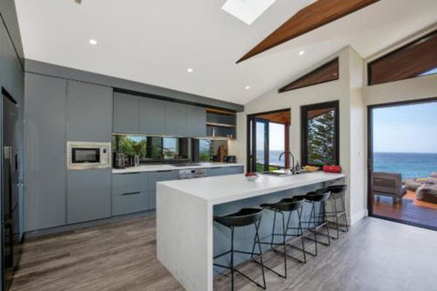 Seaview Pet Friendly With Stunning Views 1 Min To Beach - Nambucca Heads Accommodation 2