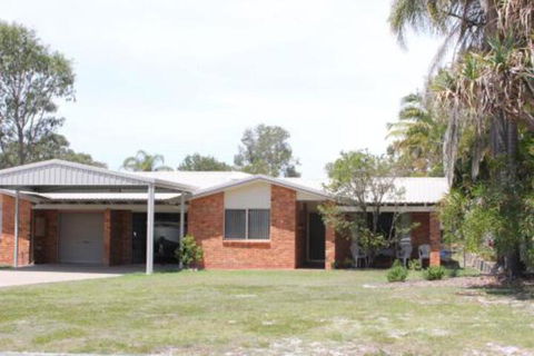2 51 Carlo Road Rainbow Beach Pets Welcome Air Conditioning Walk To The Shops - Nambucca Heads Accommodation 3