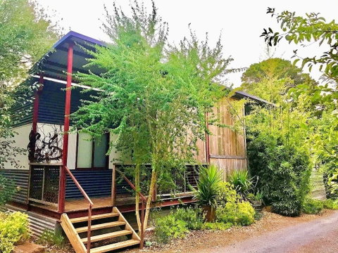 Sutton Spring Art Retreats - Nambucca Heads Accommodation 1