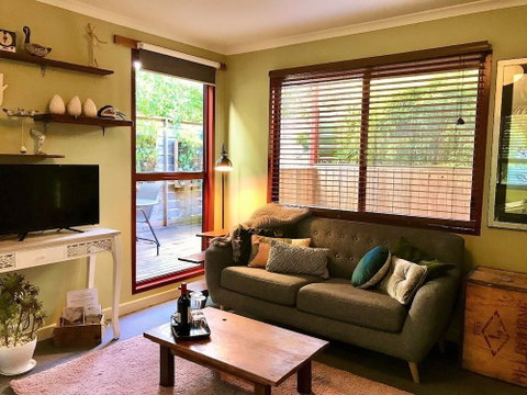 Sutton Spring Art Retreats - Nambucca Heads Accommodation 3