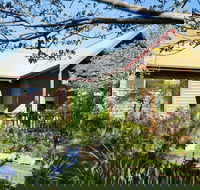 Hills End Iris - Nambucca Heads Accommodation