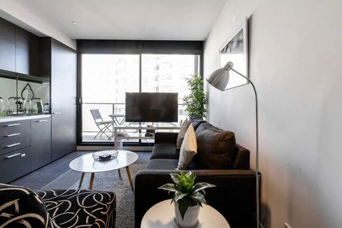 Modern Studio In Heart Of Lively Chapel Street - Nambucca Heads Accommodation 4