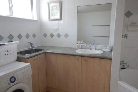 Unit 2 At 4 Pelican Street, Peregian Beach, Noosa Area - Nambucca Heads Accommodation 2