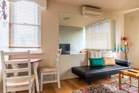 Charming 1 Bedroom Apartment In Vibrant South Yarra - Nambucca Heads Accommodation 1