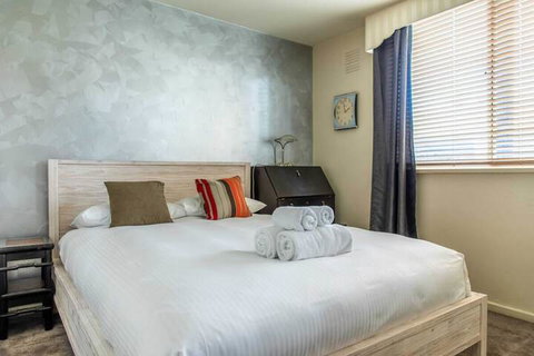 Charming 1 Bedroom Apartment In Vibrant South Yarra - Nambucca Heads Accommodation 2