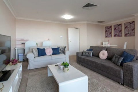 Milsons Point Apartment With Harbour Bridge Views - Nambucca Heads Accommodation 0